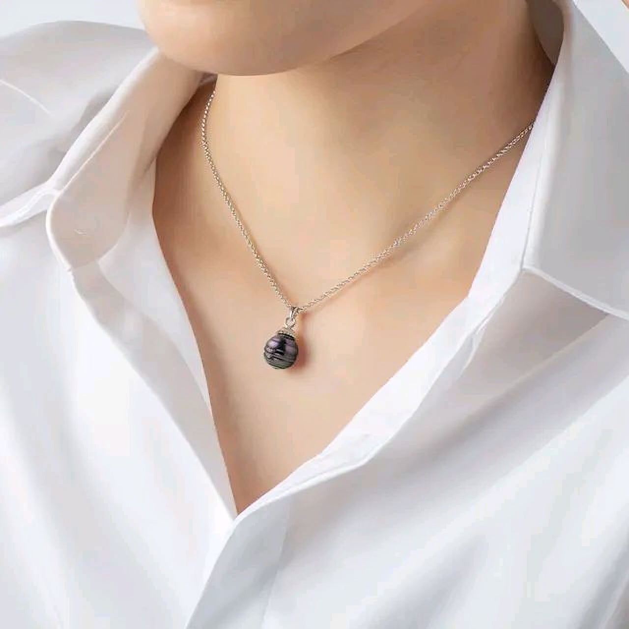 11mm Tahitian black pearl pendant necklace