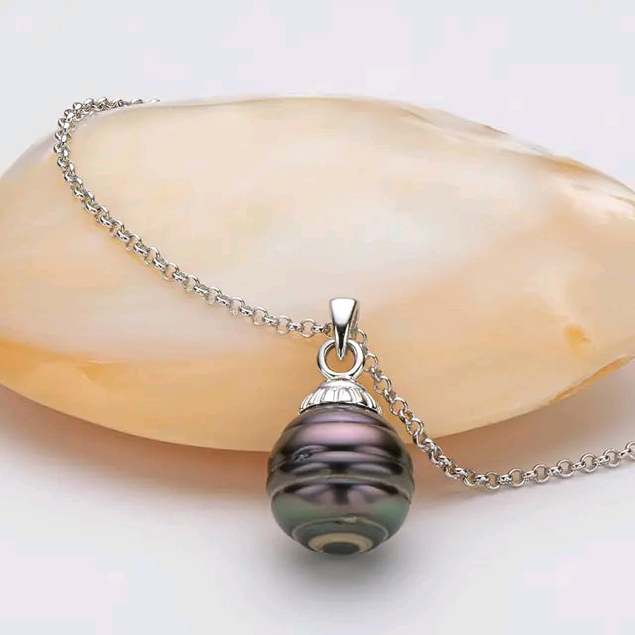 11mm Tahitian black pearl pendant necklace