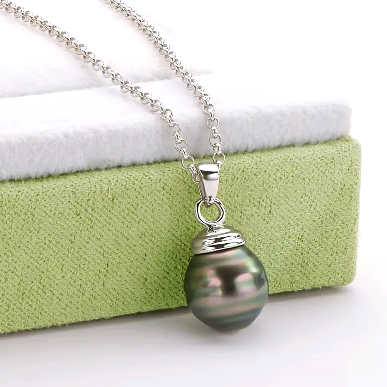 11mm Tahitian pearl pendant necklace