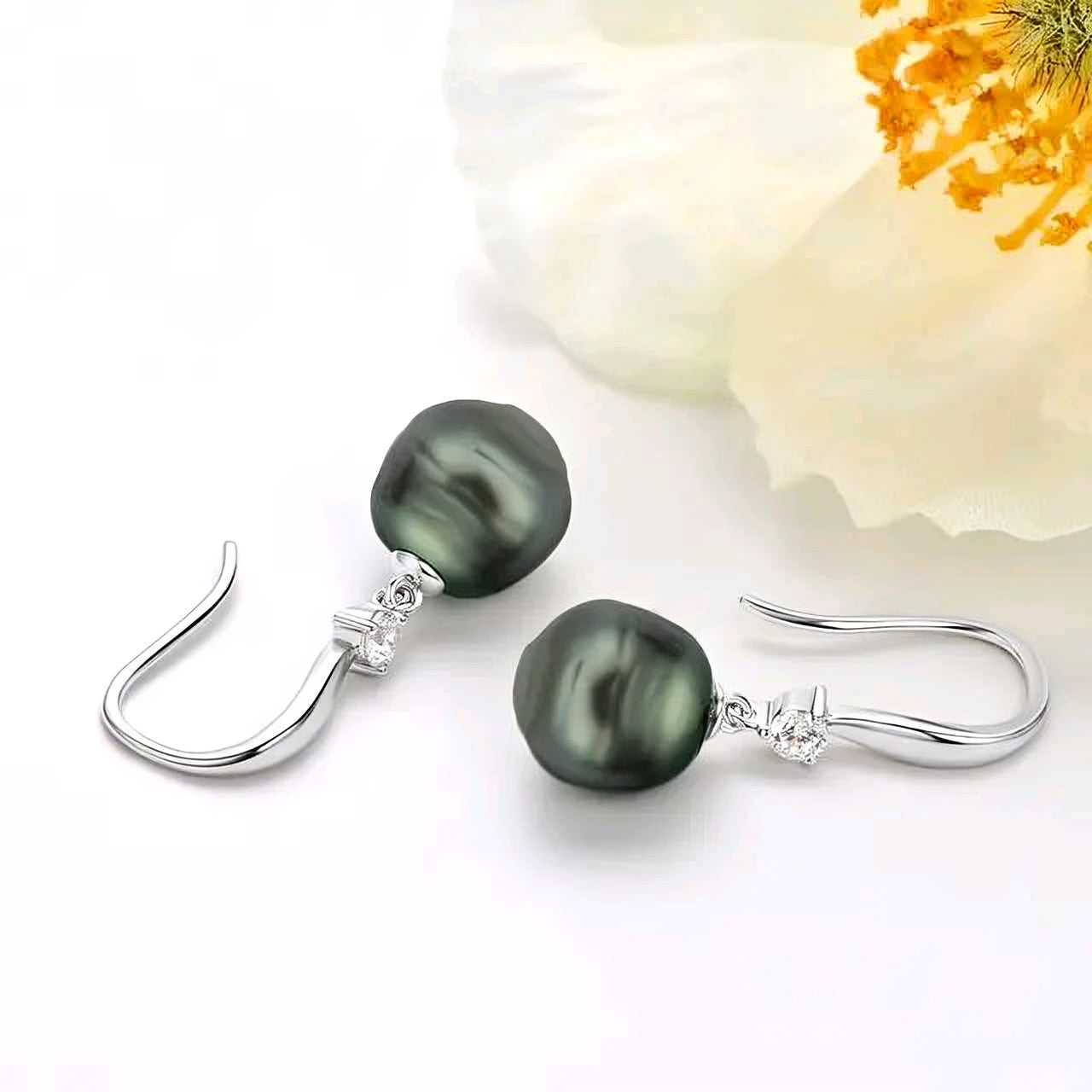 8-9mm Tahitian black pearl earrings
