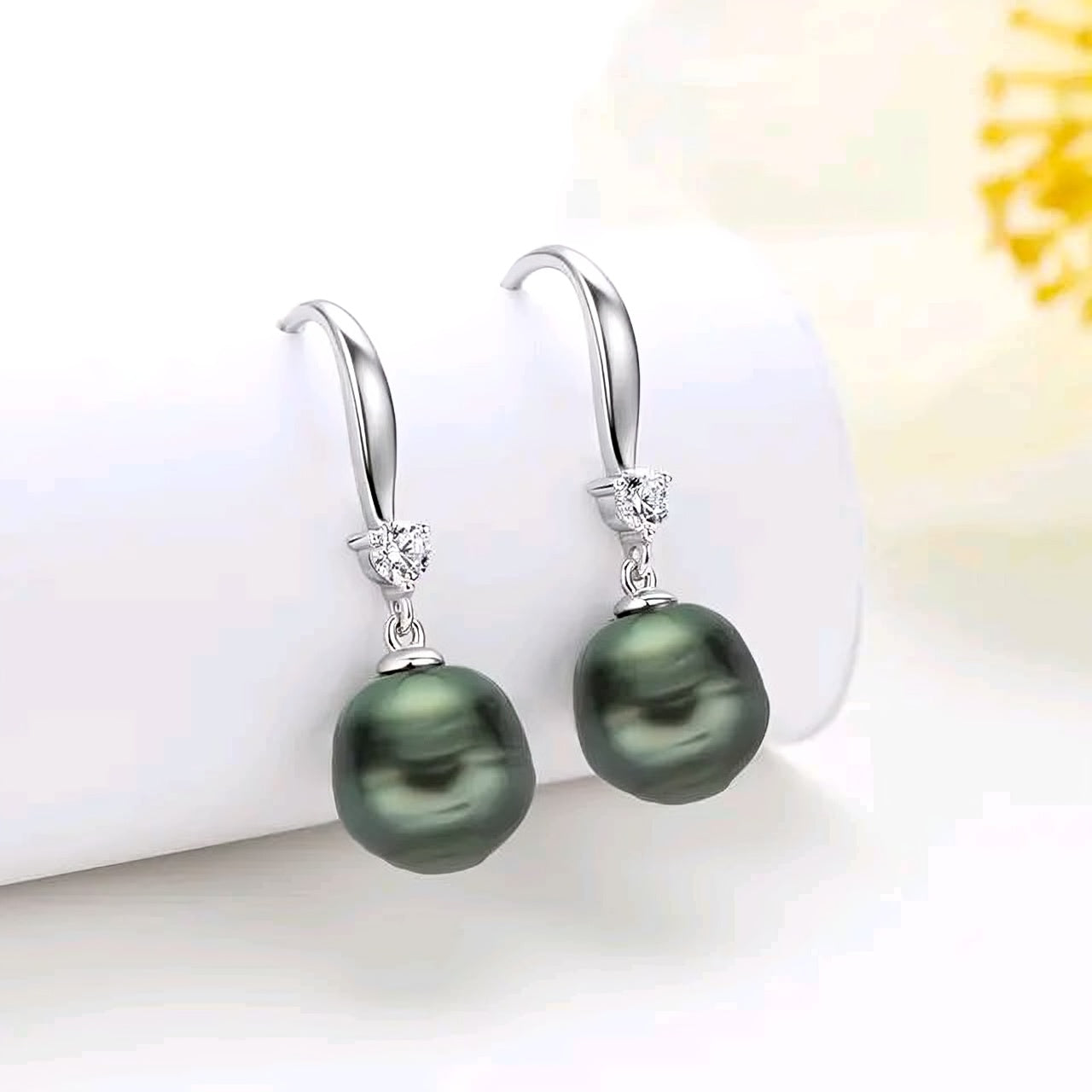 8-9mm Tahitian black pearl earrings
