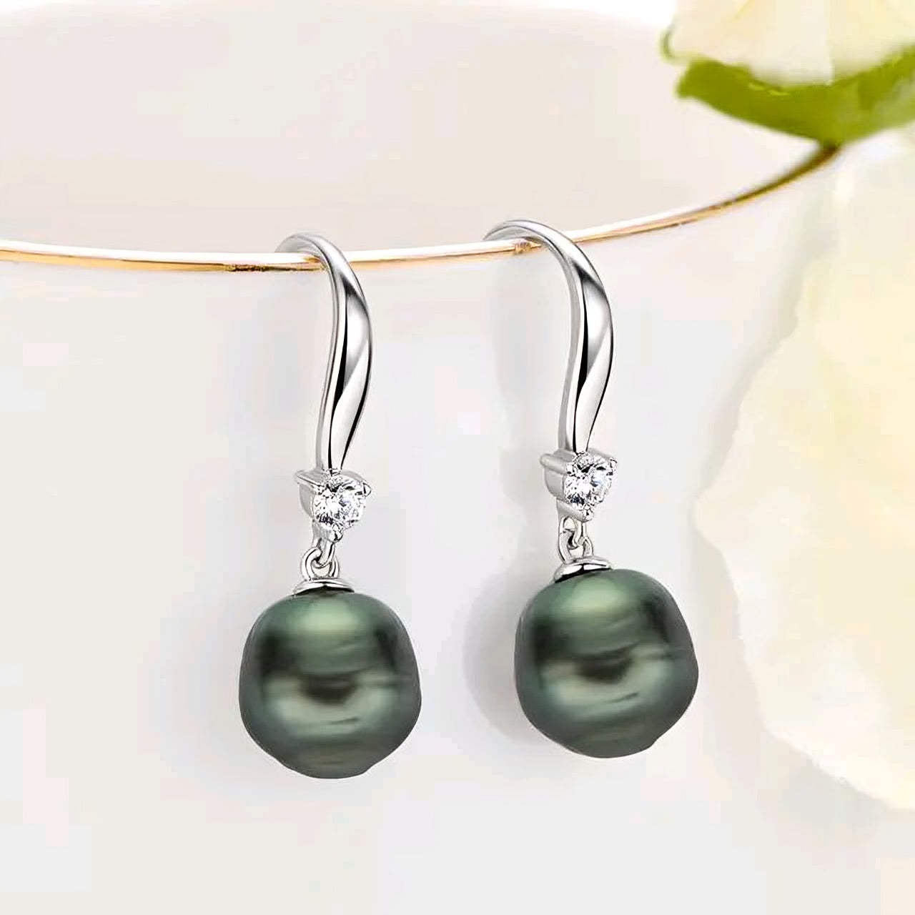 8-9mm Tahitian black pearl earrings