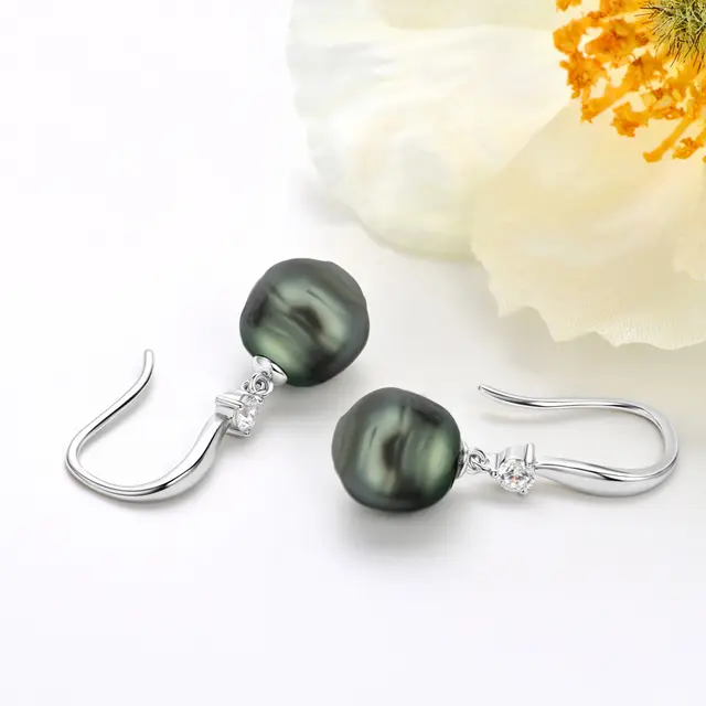 8-9mm Tahitian black pearl earrings