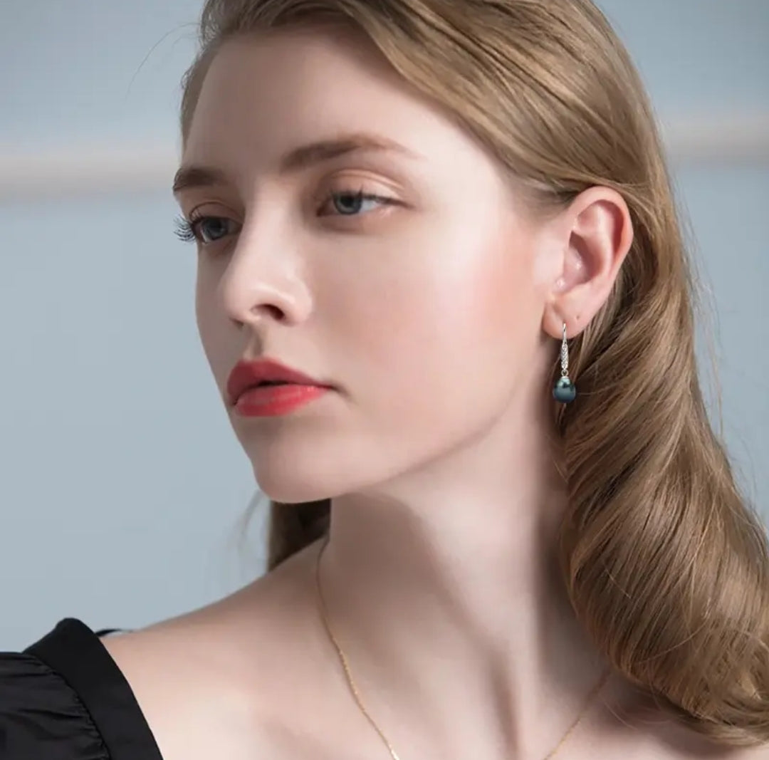 Tahitian black pearl hook earrings