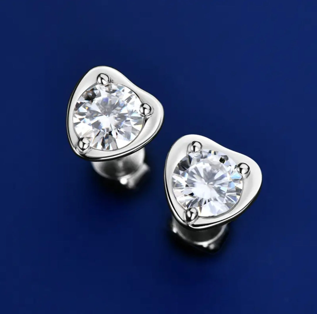 Elegant stud moissanite earrings