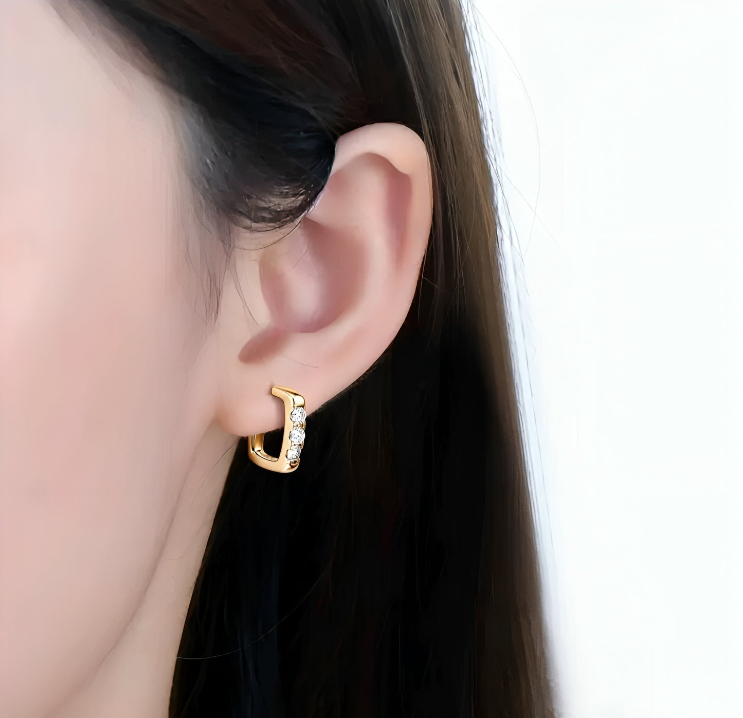 Stud earrings with moissanite stones