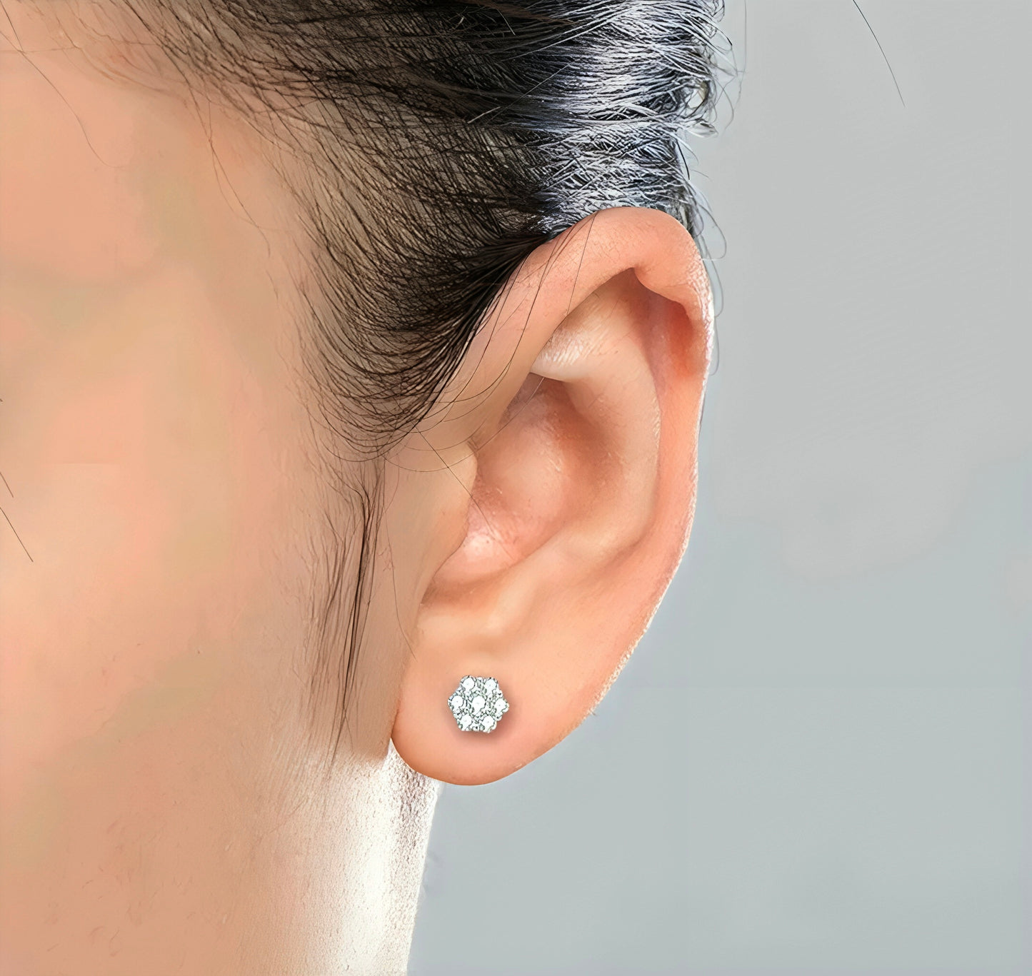 Flower shape earrings with moissanite stones