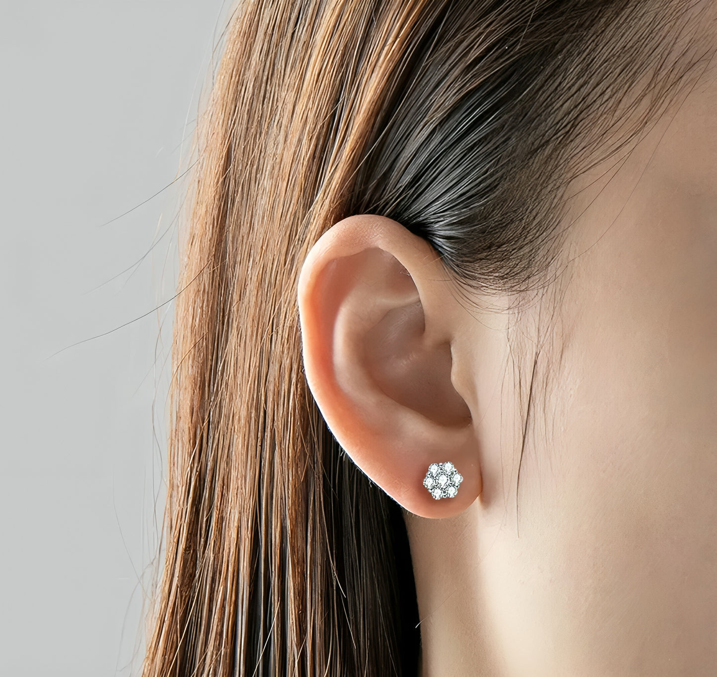 Flower shape earrings with moissanite stones