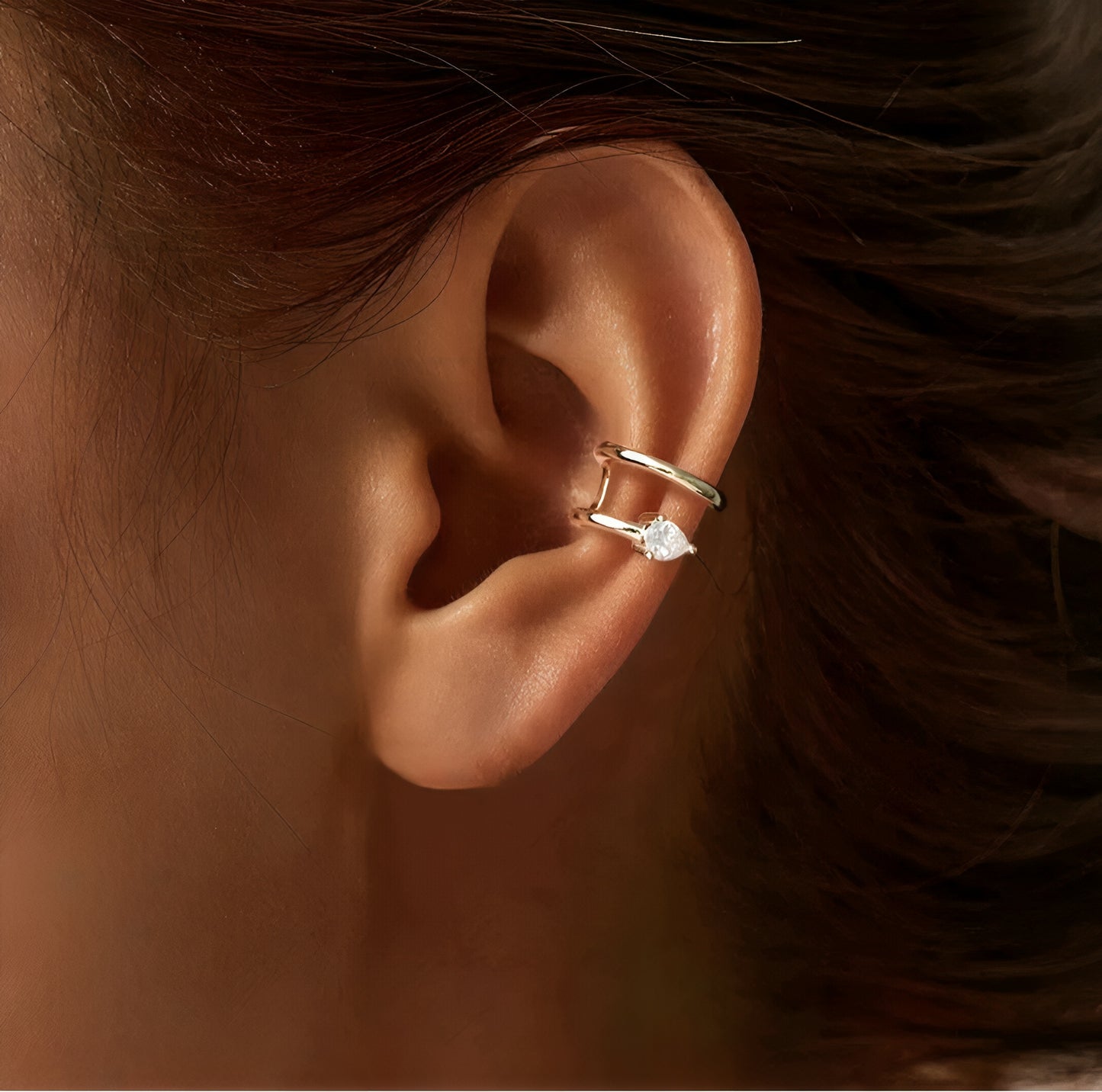 Classic round earrings with moissanite stones