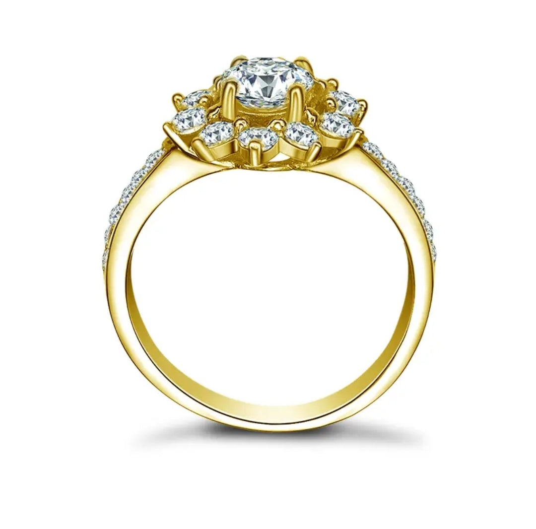 Flower shape 7mm moissanite gold ring
