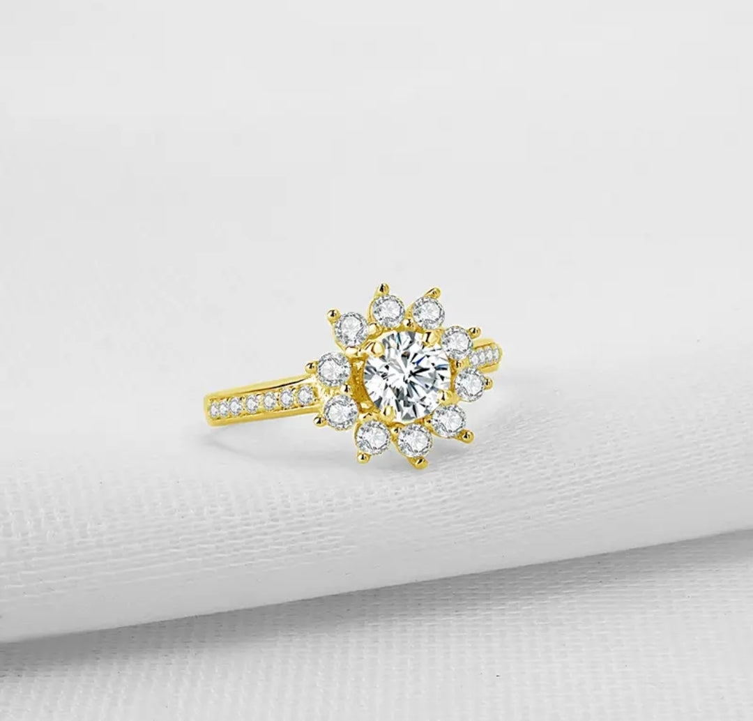 Flower shape 7mm moissanite gold ring