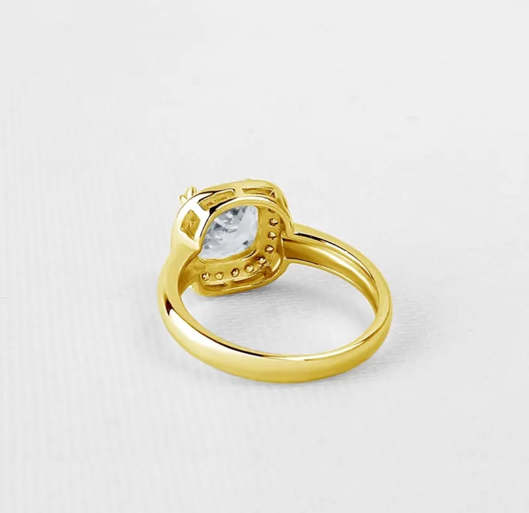 Cushion cut 2.5ct moissanite gold ring