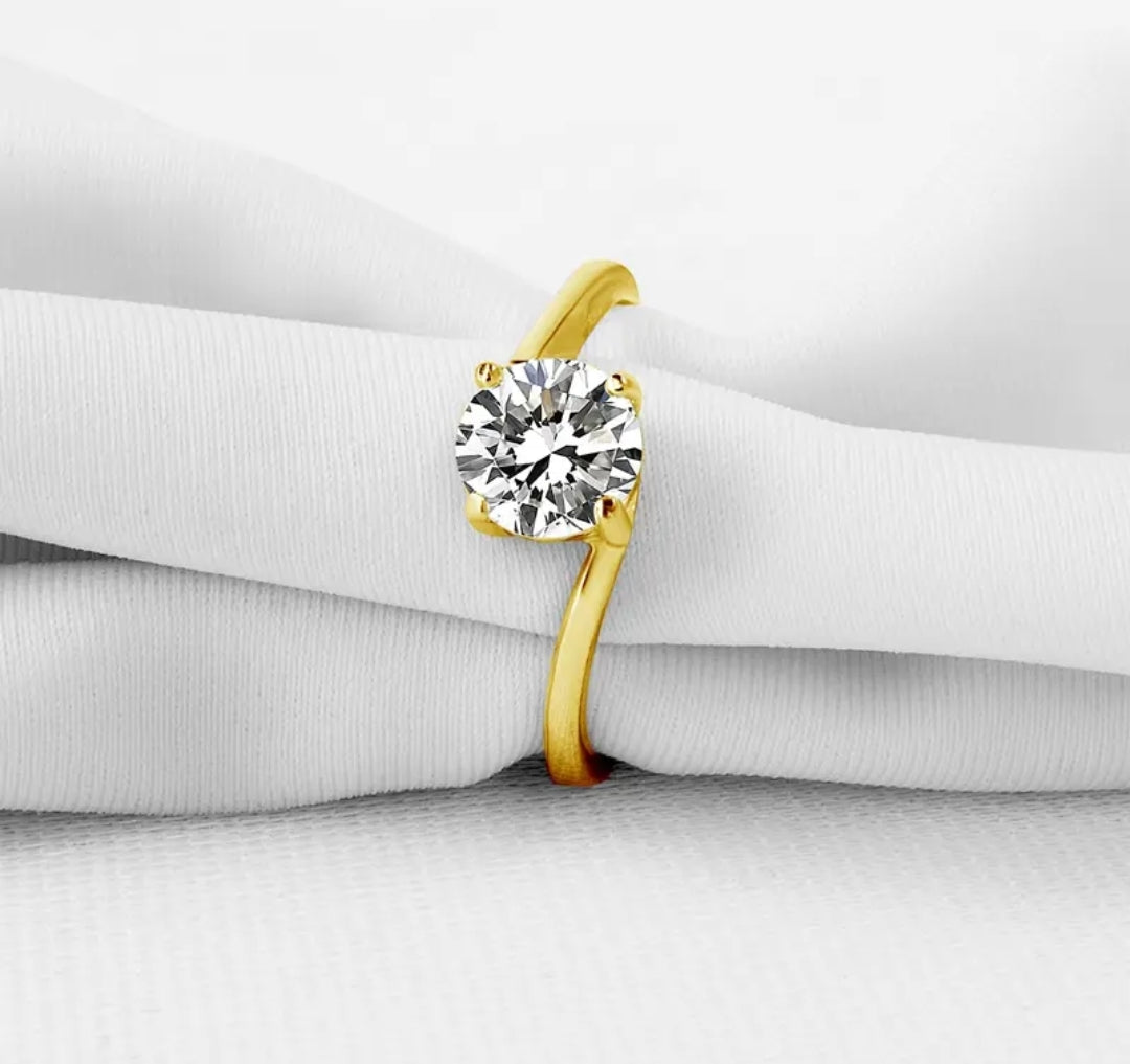 10k gold ring with 1ct round moissanite