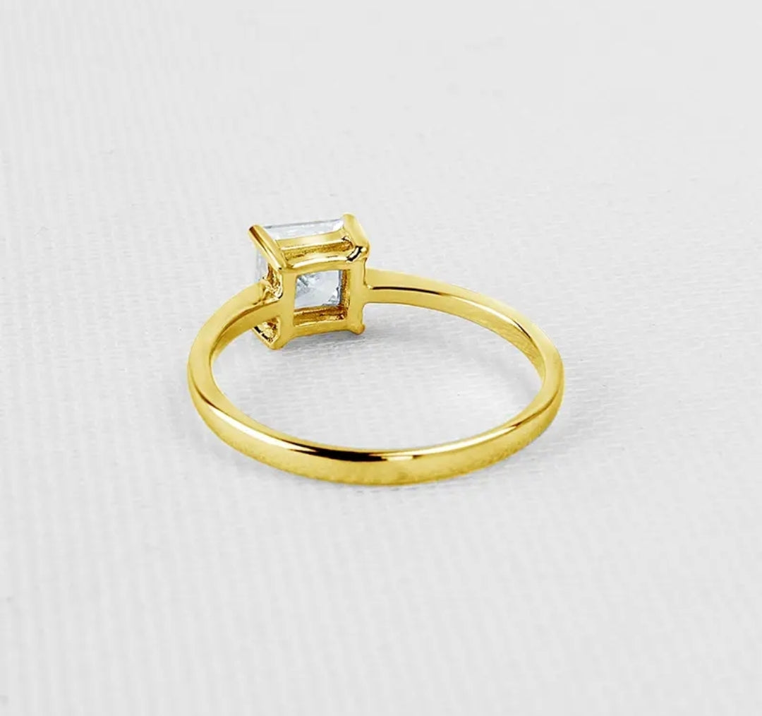 10k gold ring with 1ct square moissanite