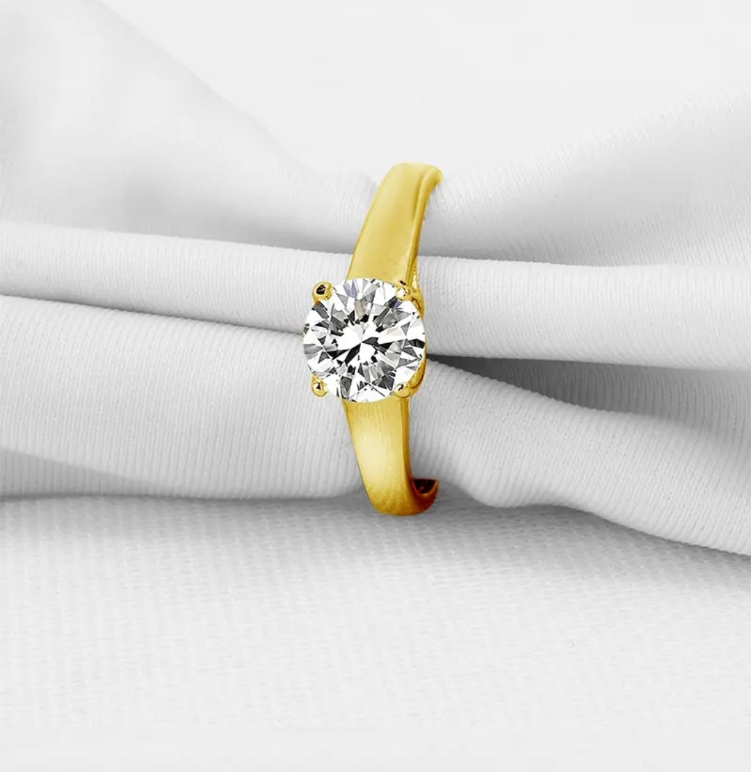 10k gold ring with 1ct round cut moissanite