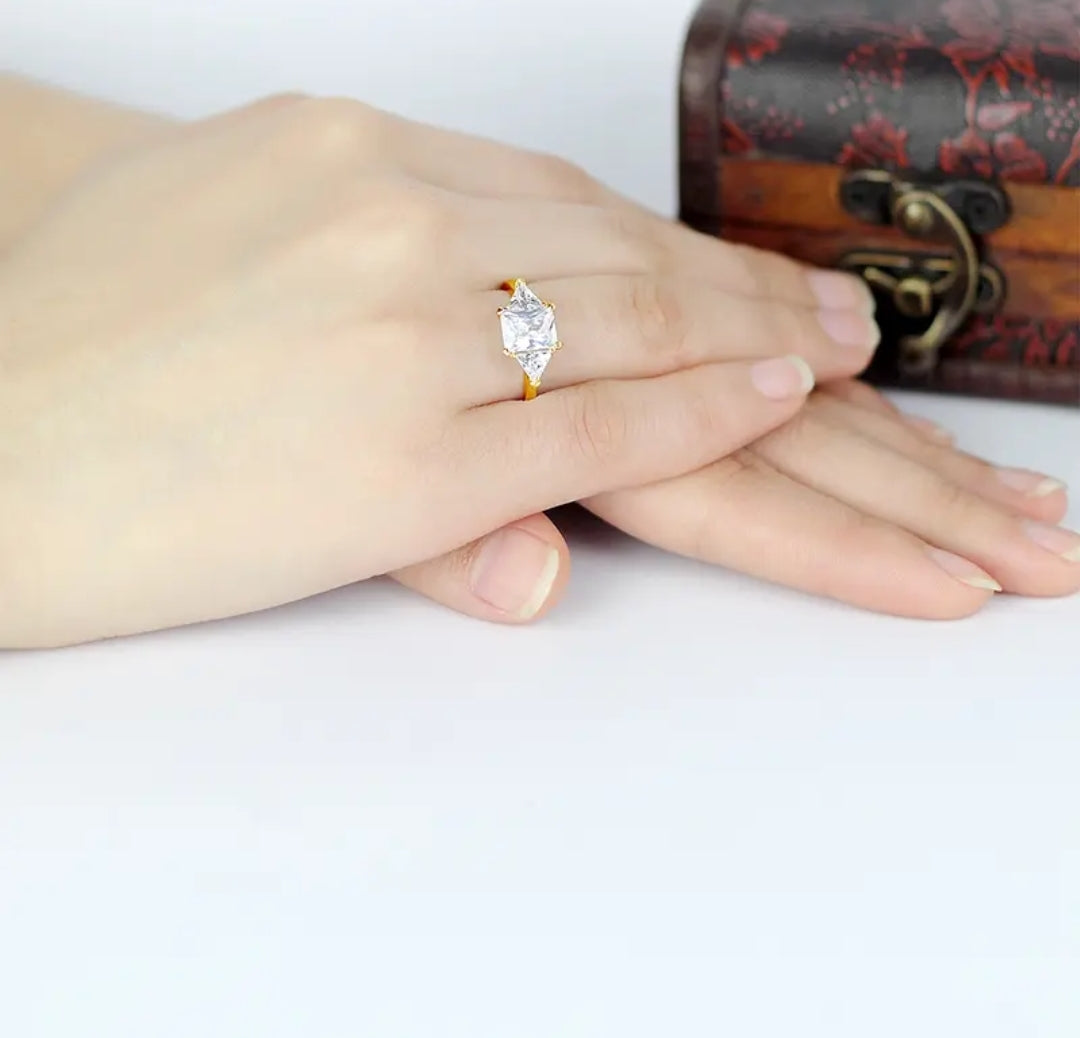 10k gold ring with 2ct brilliant moissanite