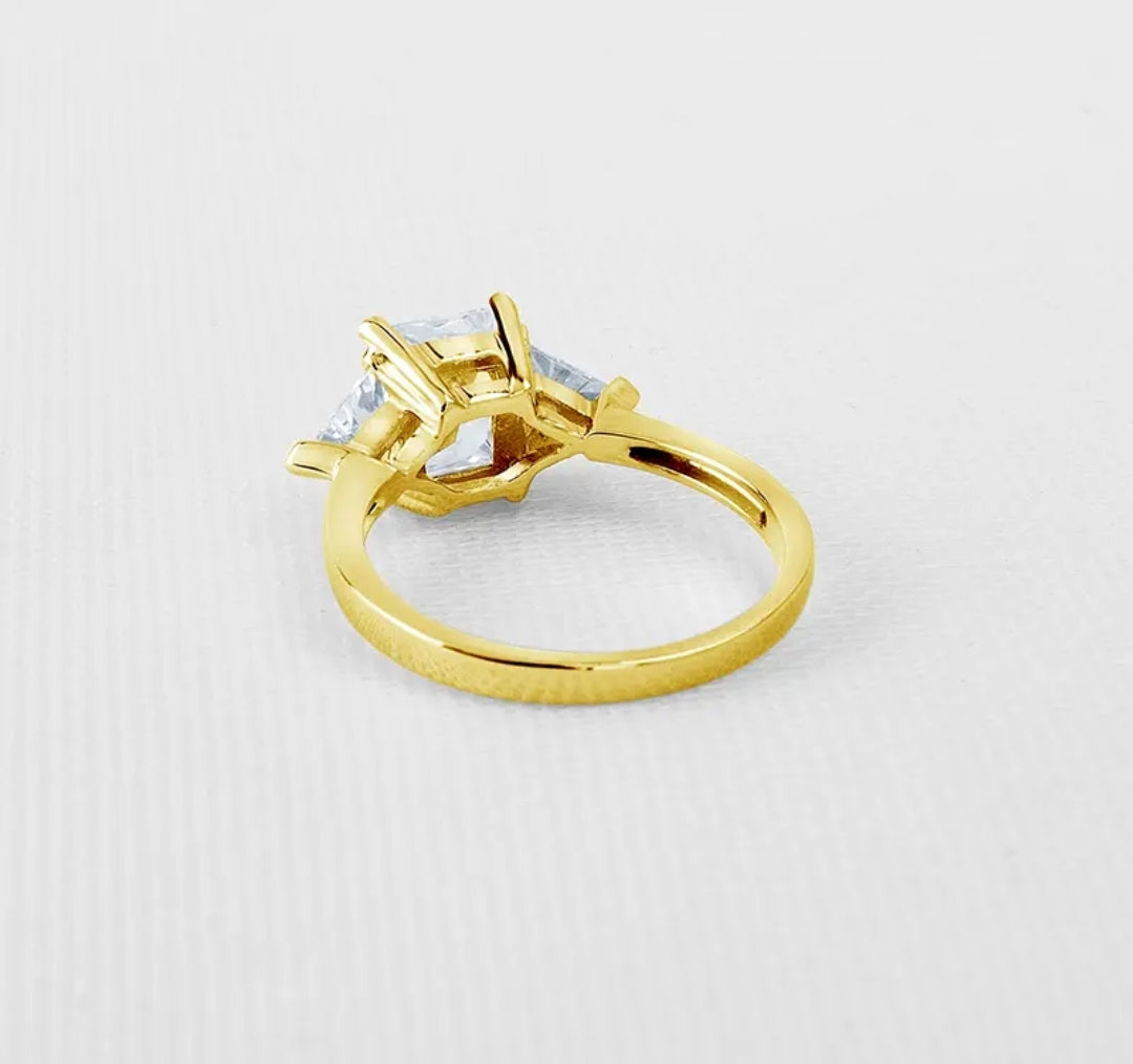 10k gold ring with 2ct brilliant moissanite