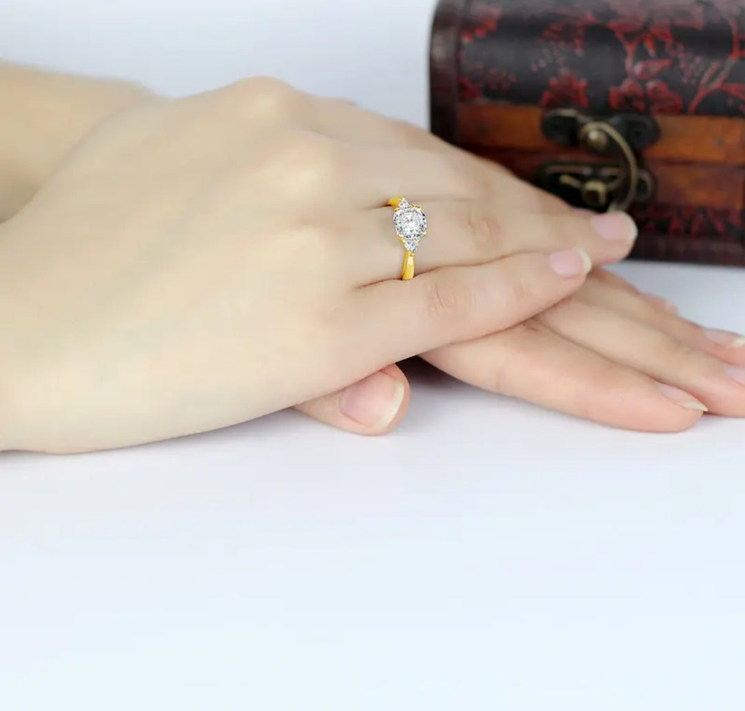 Gold ring with 2ct moissanite