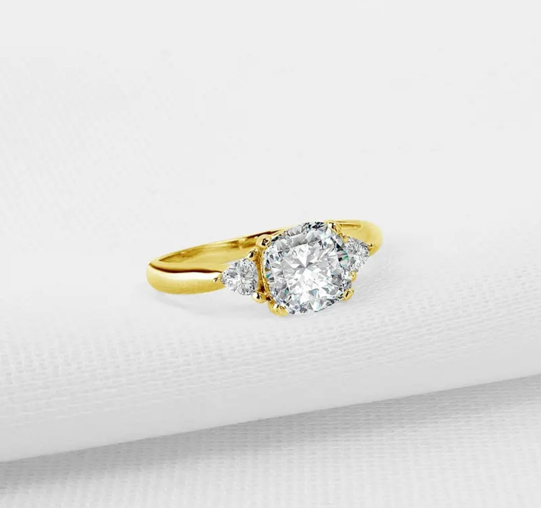 Gold ring with 2ct moissanite