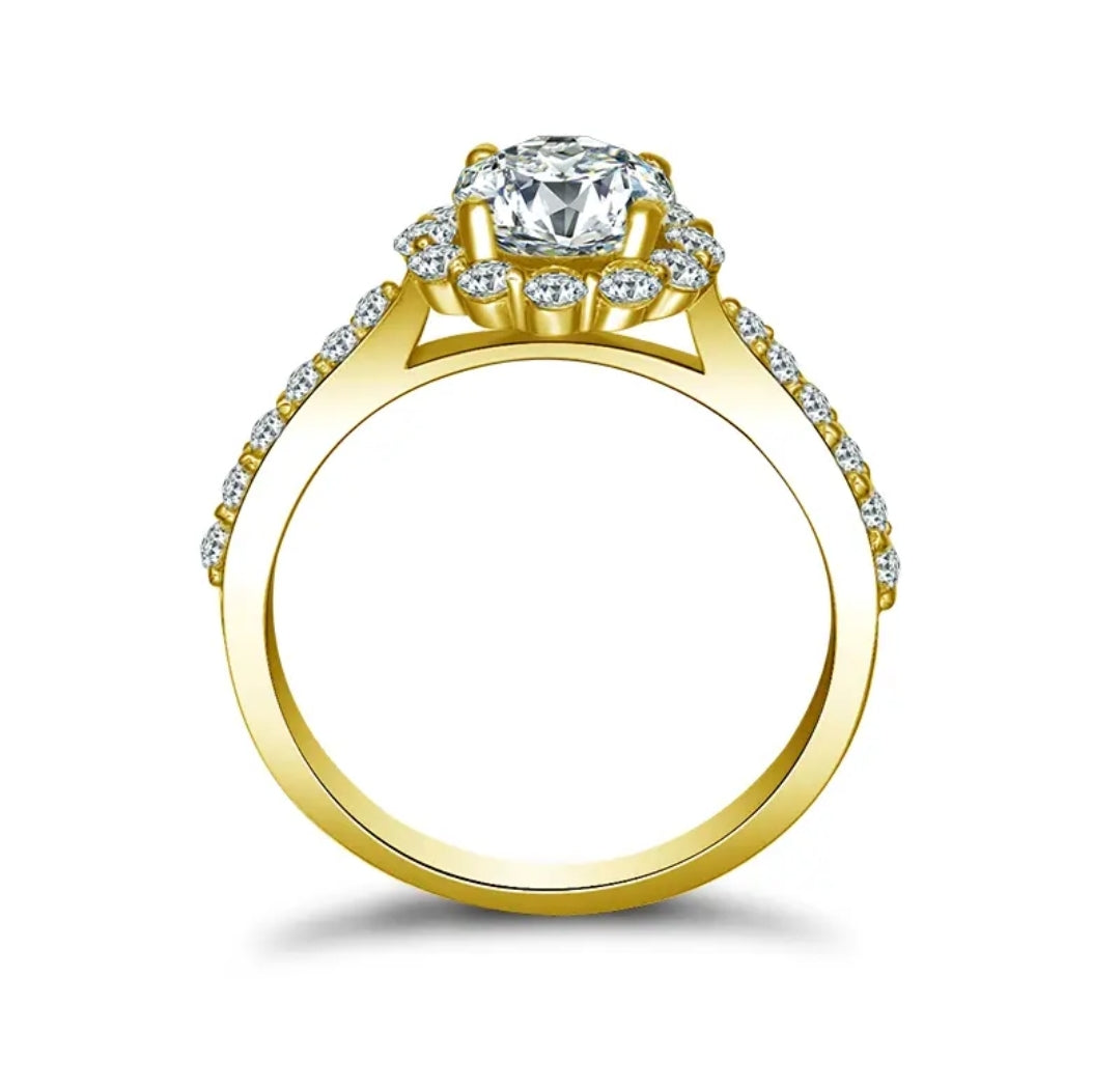 Gold ring with 1ct moissanite