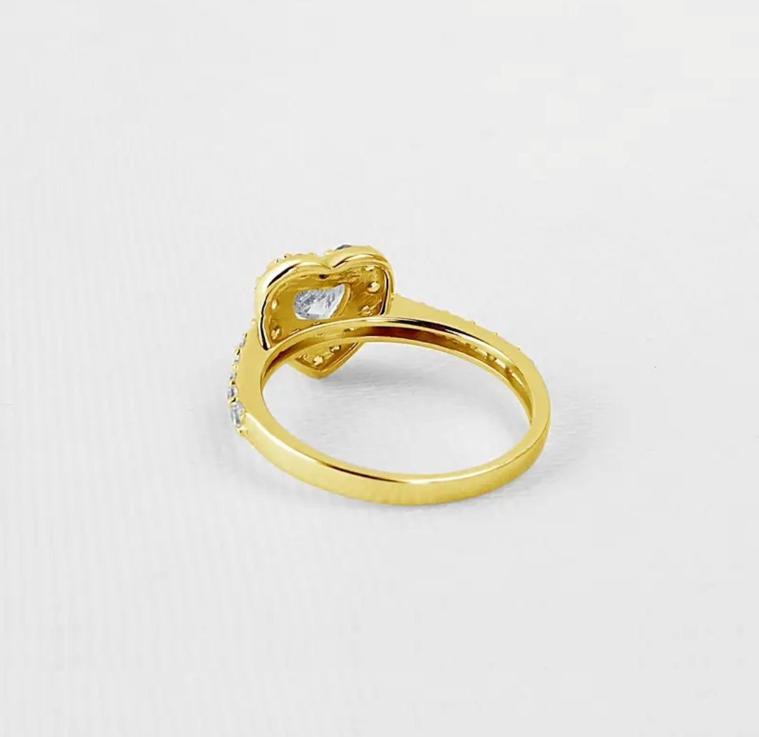 Pure Gold ring with 0.8ct moissanite