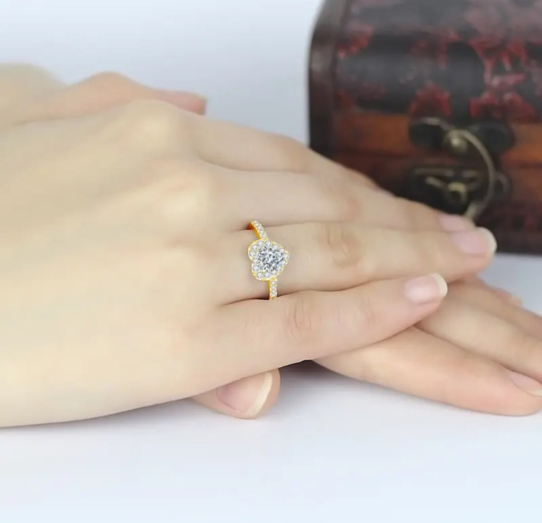 Pure Gold ring with 0.8ct moissanite