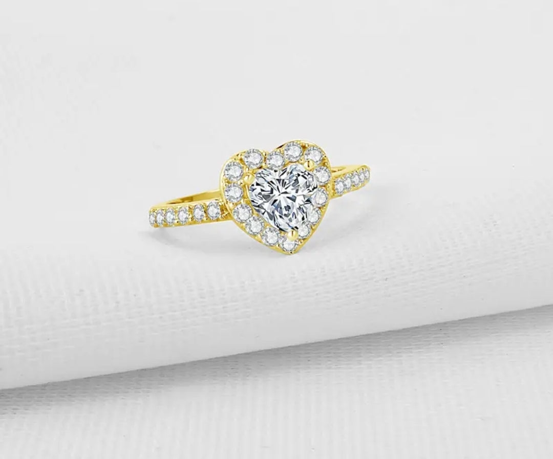 Pure Gold ring with 0.8ct moissanite