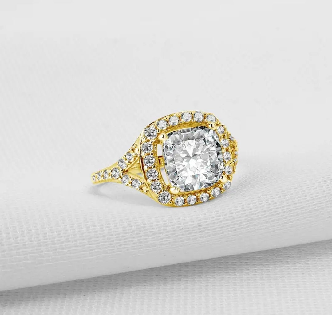2.5ct solid gold moissanite ring