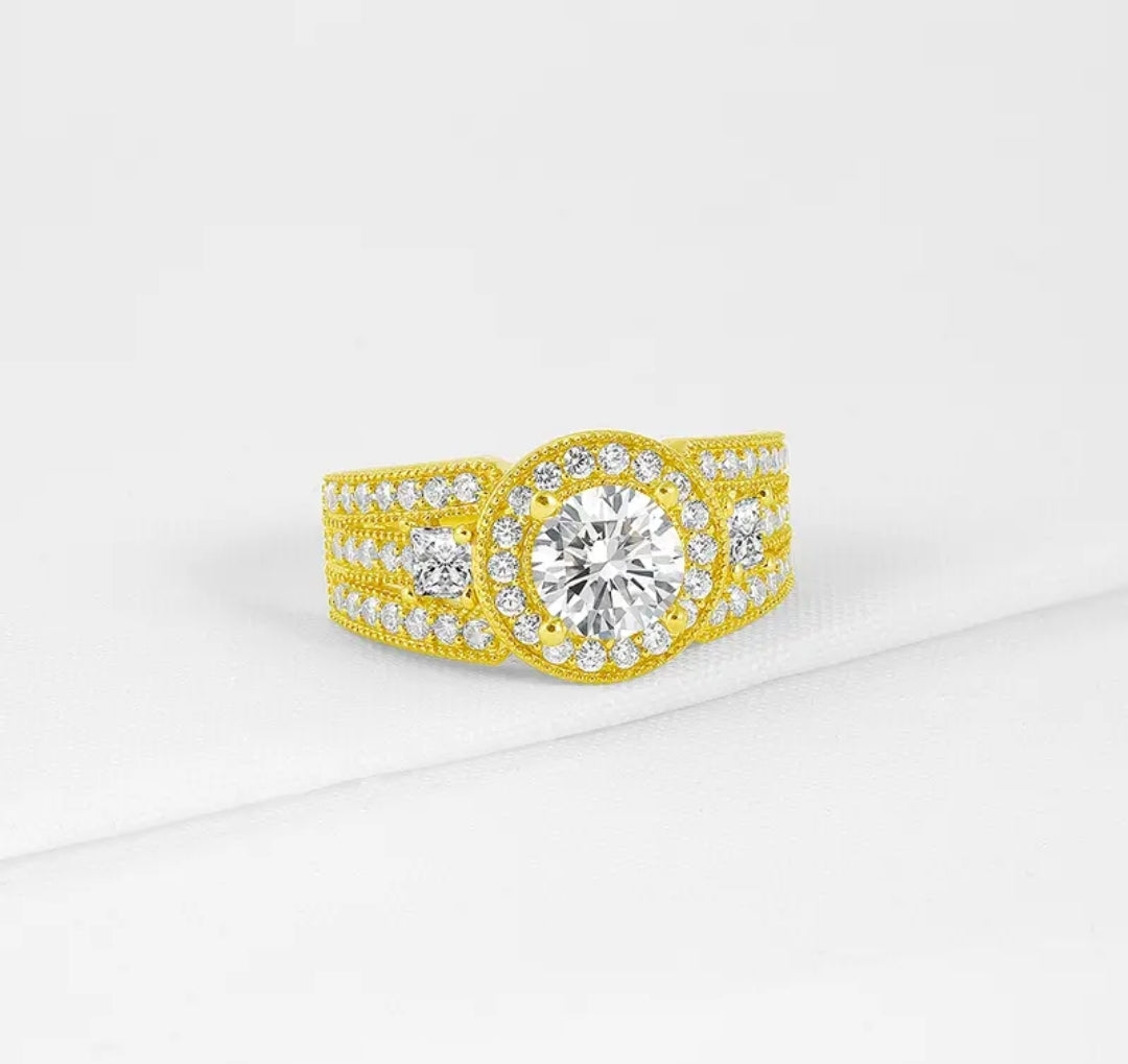 Solid gold 1ct round cut moissanite ring