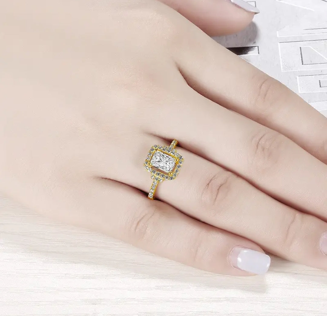 Solid gold 1ct vintage moissanite ring