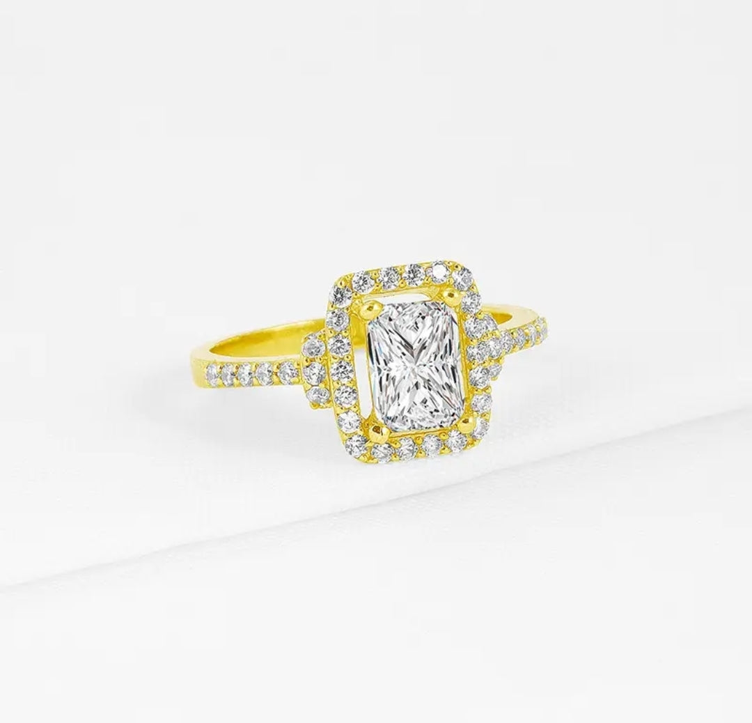 Solid gold 1ct vintage moissanite ring