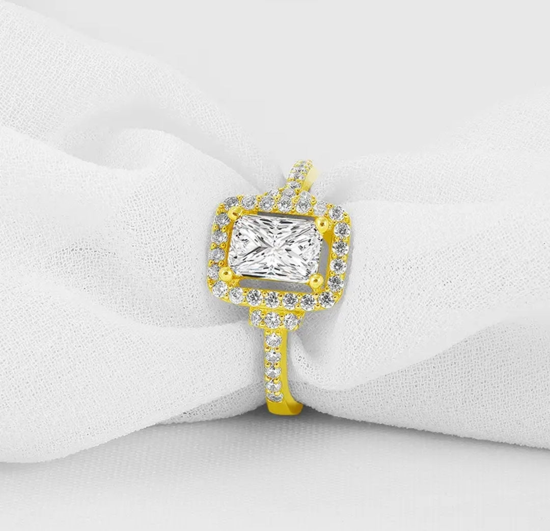 Solid gold 1ct vintage moissanite ring