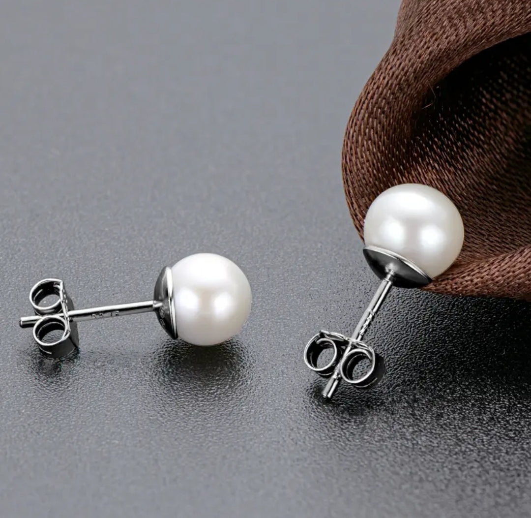 Freshwater pearl stud earrings