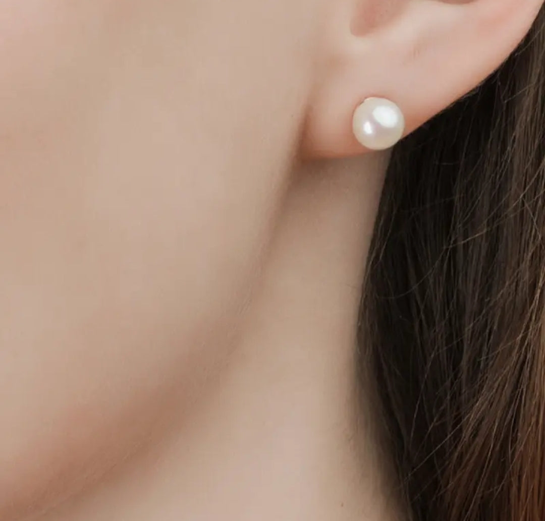 Freshwater pearl stud earrings