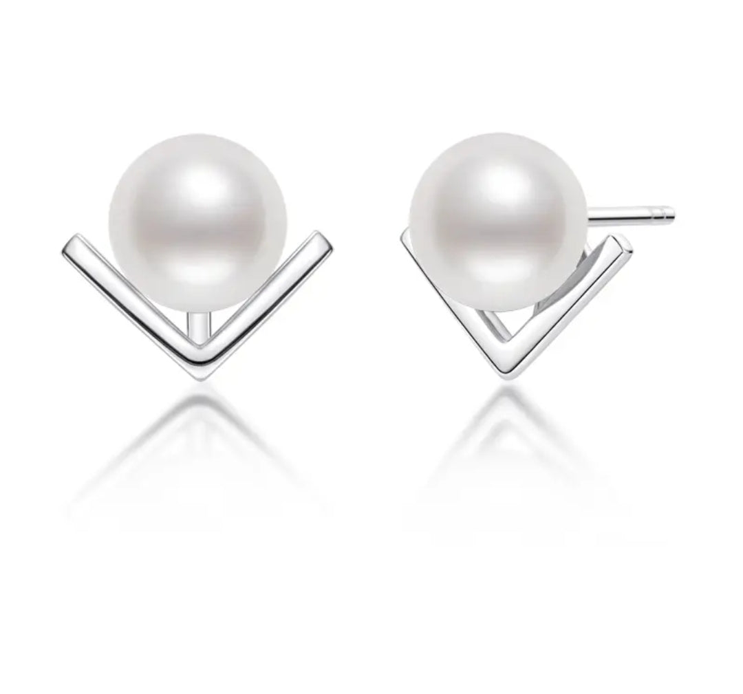 7-7.5mm V shape pearl earrings