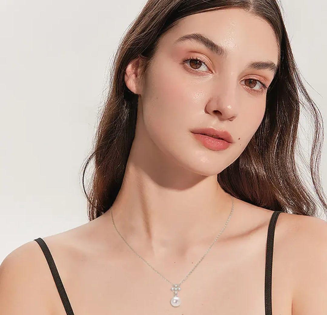 10mm pearl and 2.5mm*5pcs moissanite pendant necklace