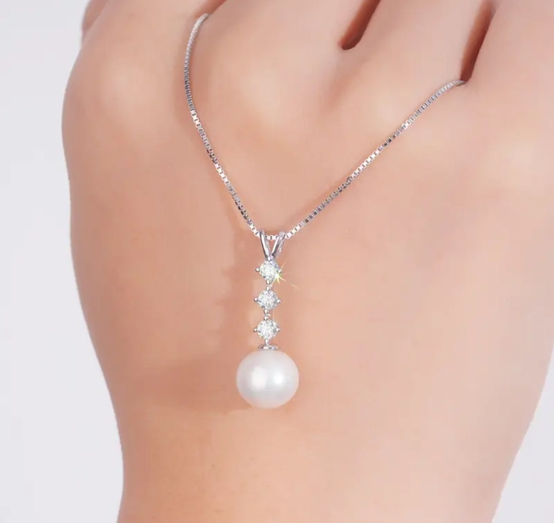 10mm pearl and 3mm*3pcs moissanite pendant necklace