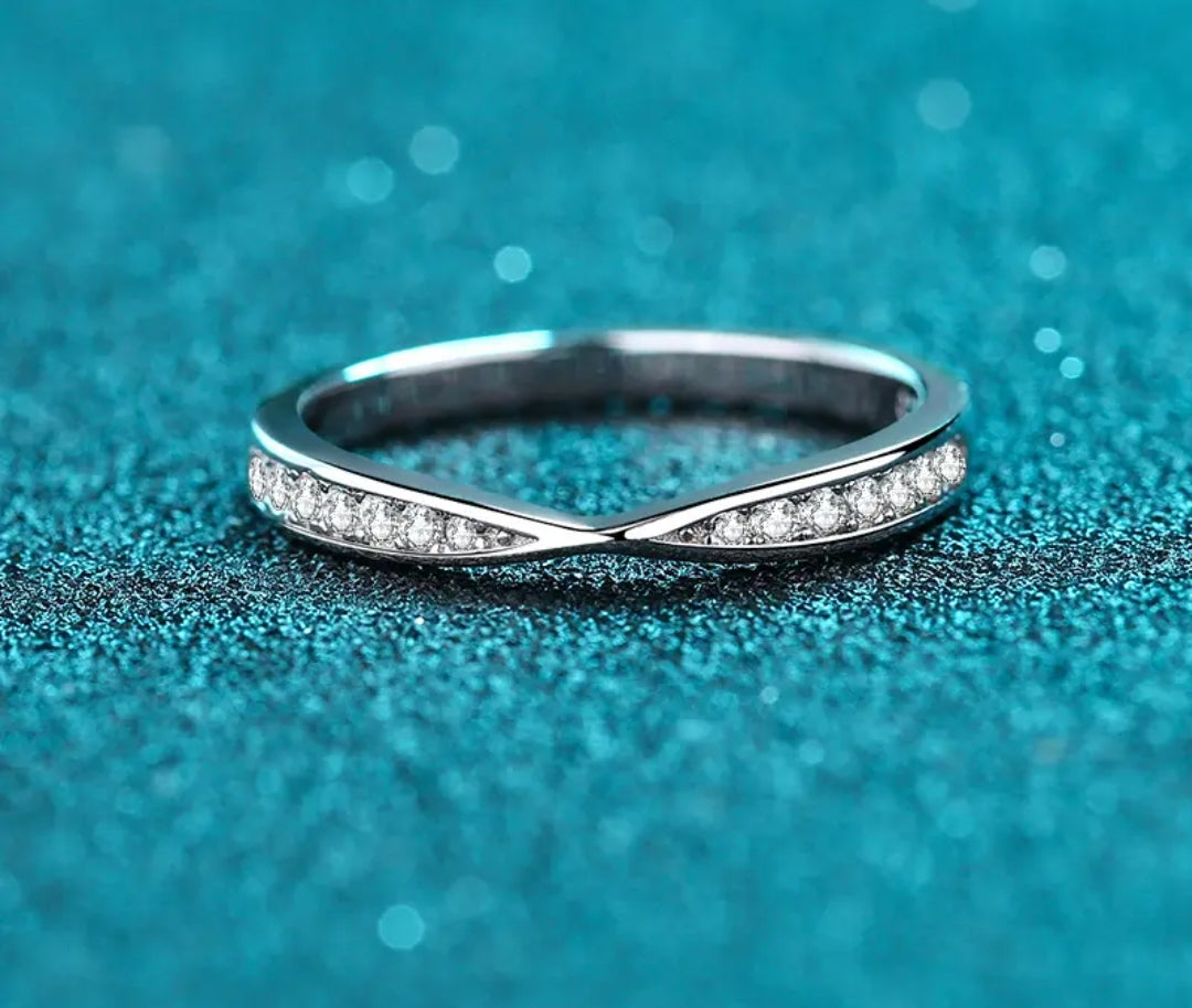 1.3mm/1.1mm moissanite engagement ring