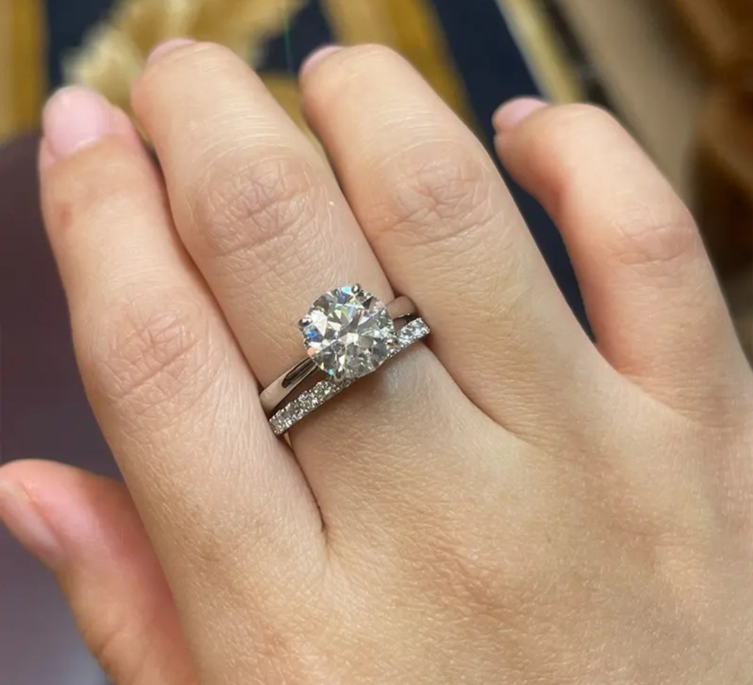 8mm and 2mm*13pcs moissanite engagement ring