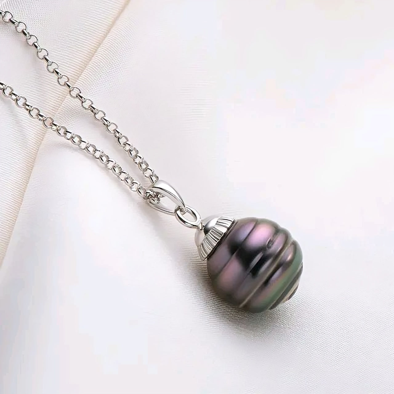 11mm Tahitian black pearl pendant necklace