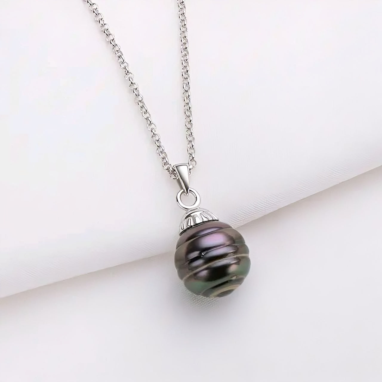 11mm Tahitian black pearl pendant necklace