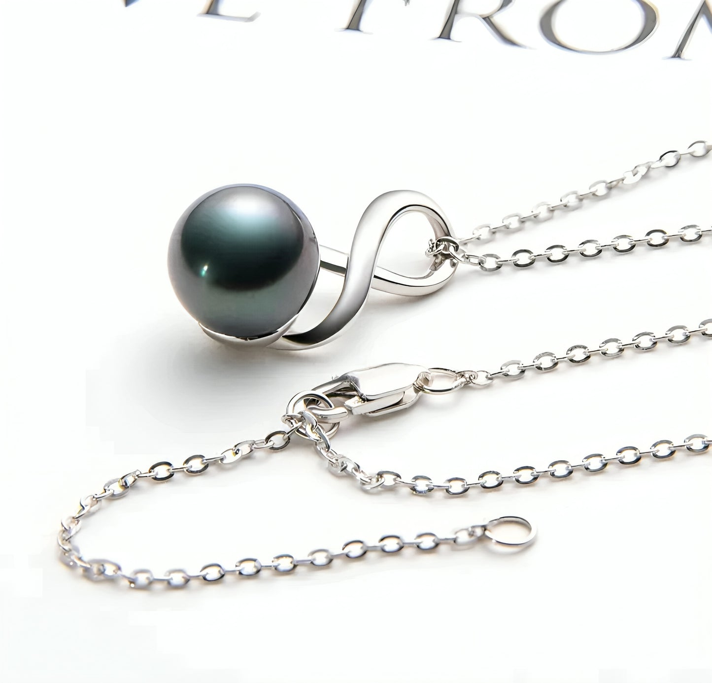 9-9.5mm twisted round pearl pendant necklace