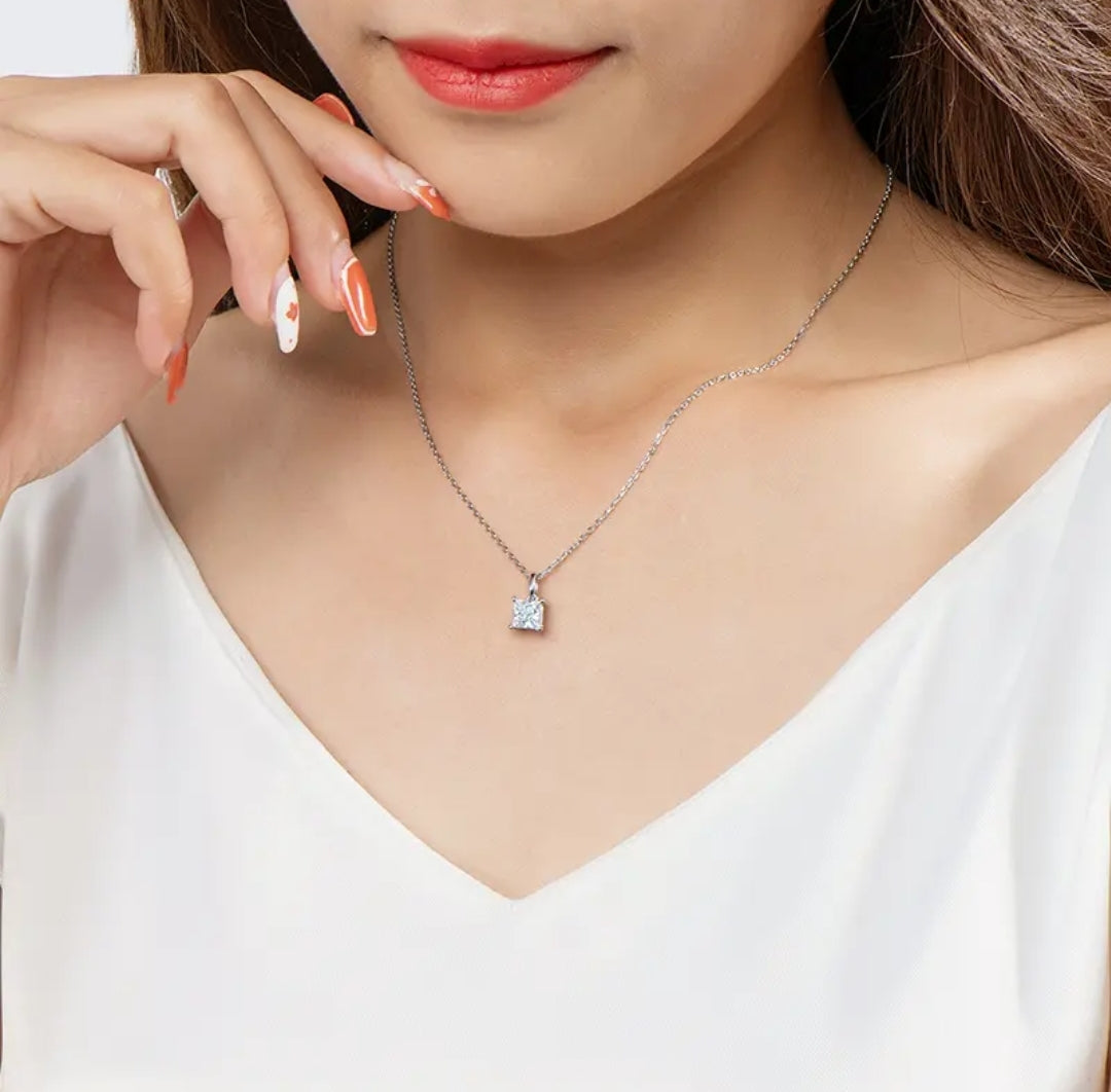 5.5mm Moissanite pendant necklace