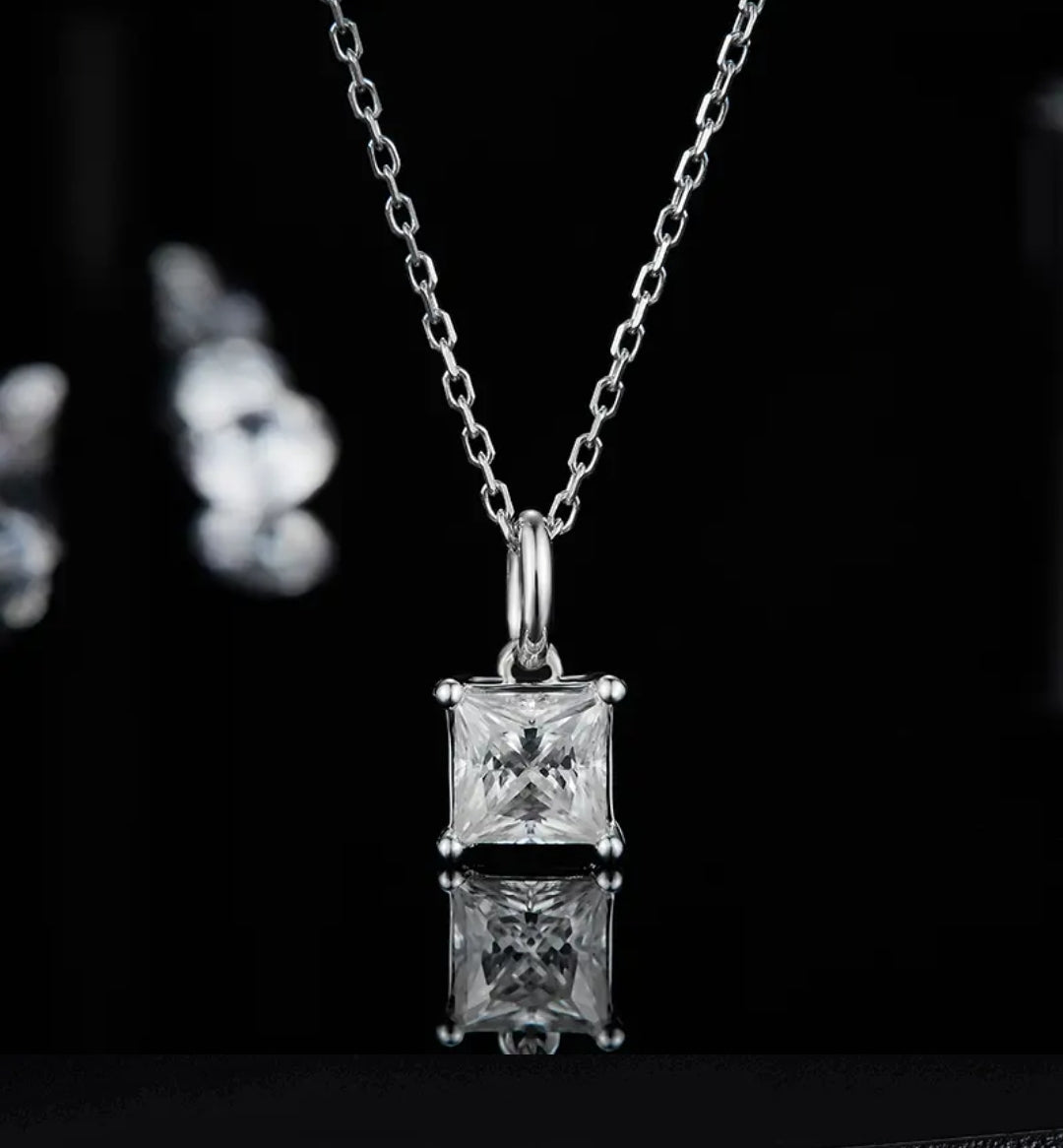 5.5mm Moissanite pendant necklace