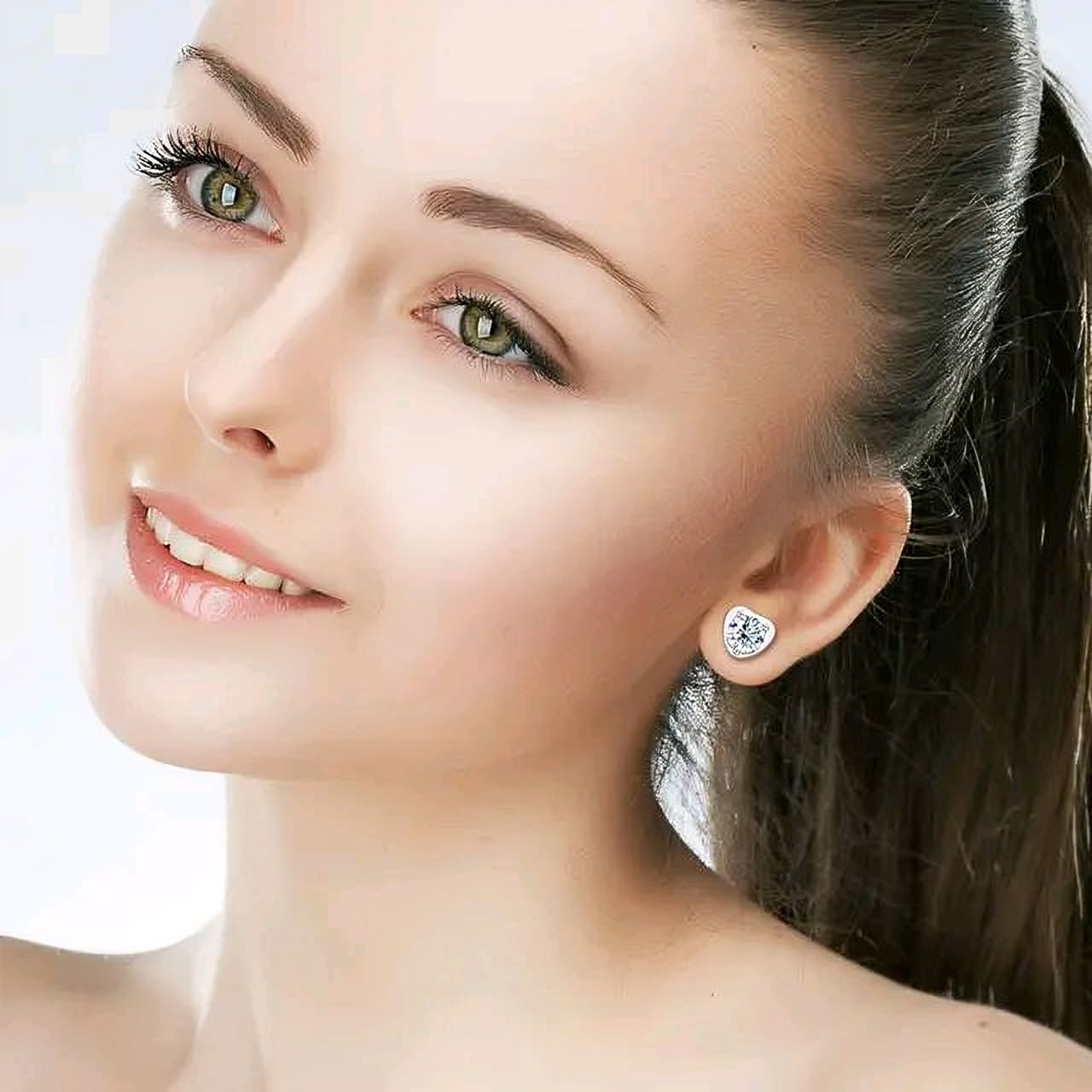 Elegant stud moissanite earrings