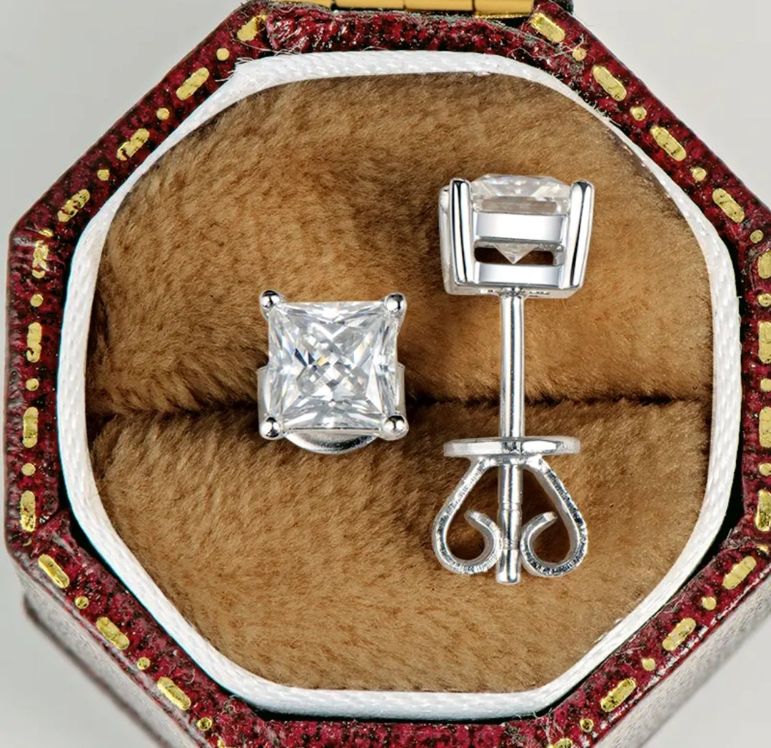 Stud moissanite earrings