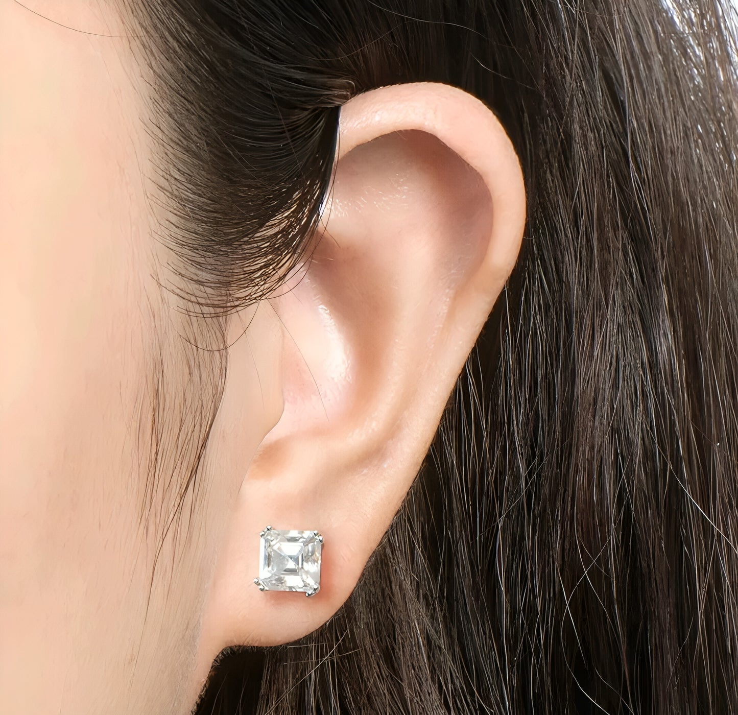 Four claw stud moissanite earrings