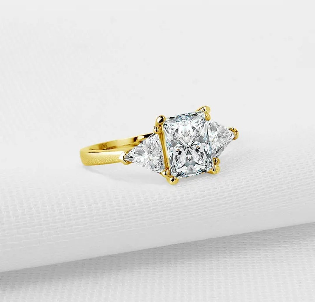 10k gold ring with 2ct brilliant moissanite