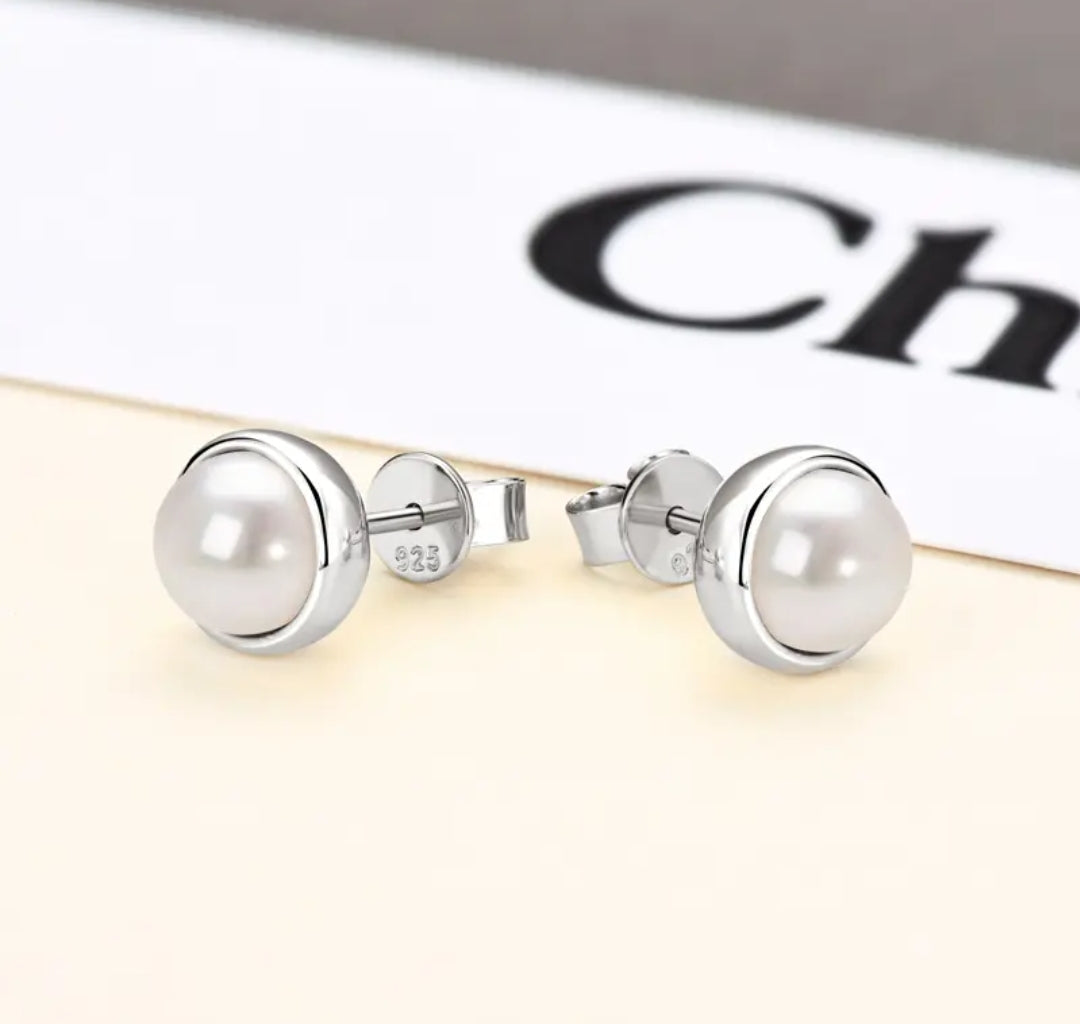 3.5-4mm classic pearl earrings