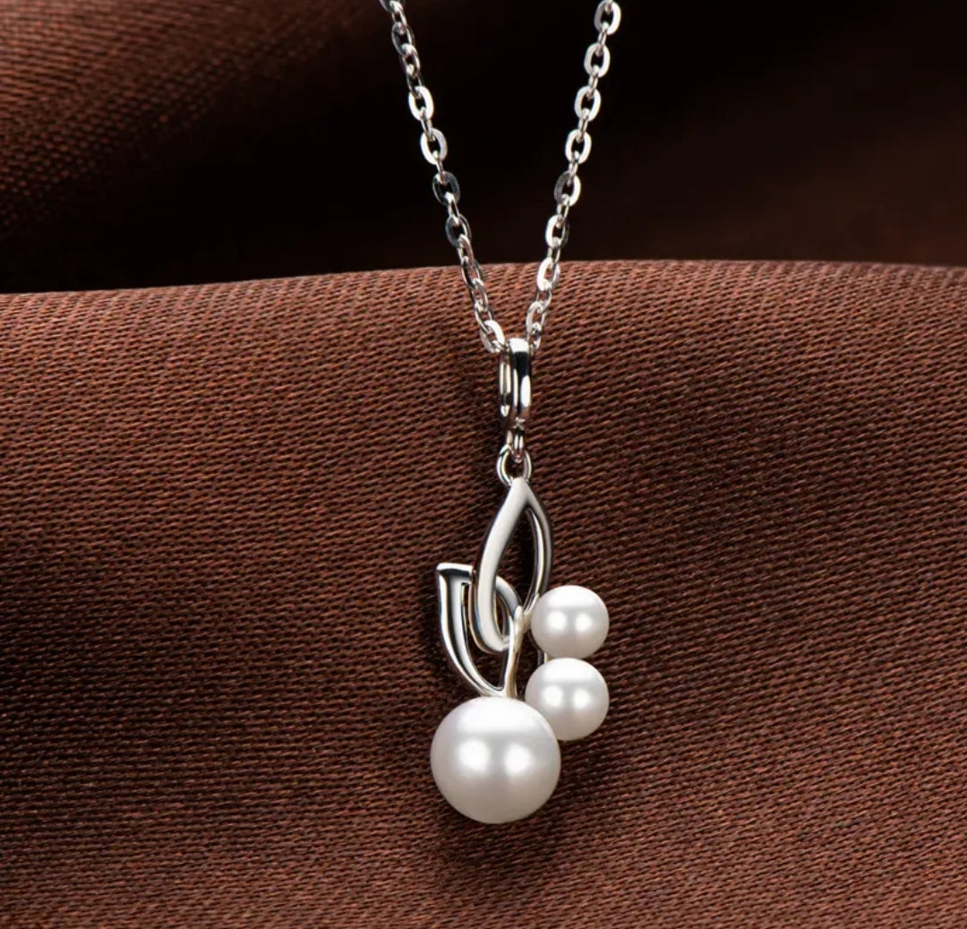3-6mm leaf shape 3 pearl pendant necklace